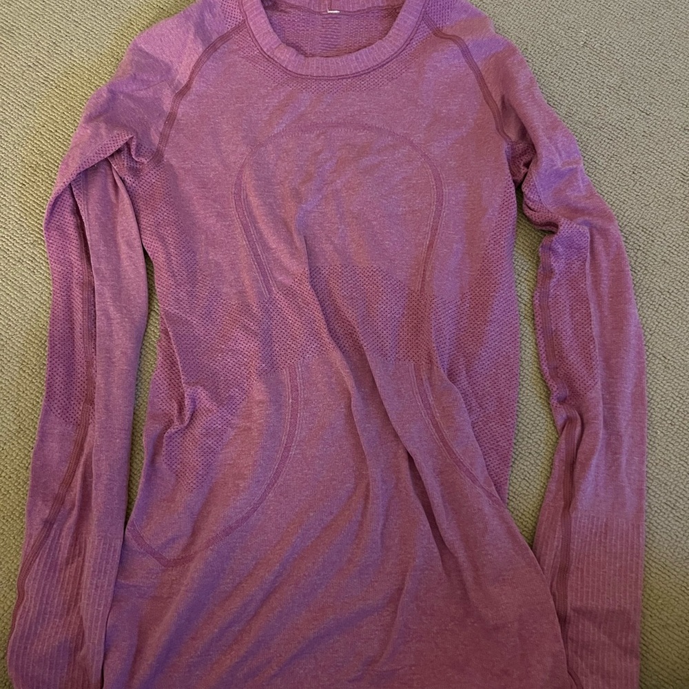 Lululemon long sleeve swiftly tech size 4 purple pink color super condition!
